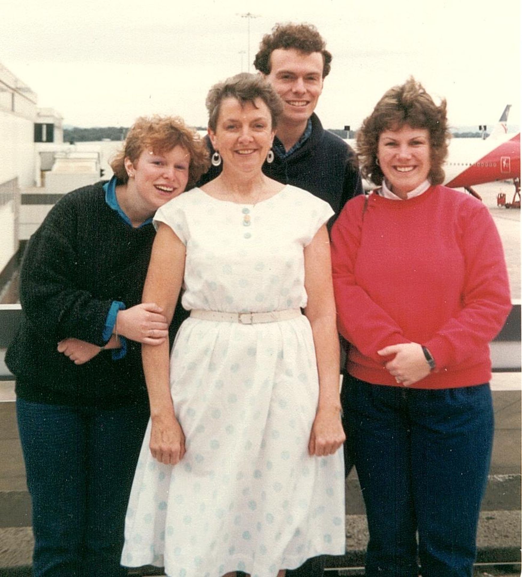 Tamara,  Mum , myself and Cindy at Tullamarine Airport in Melbourne, November 1987.