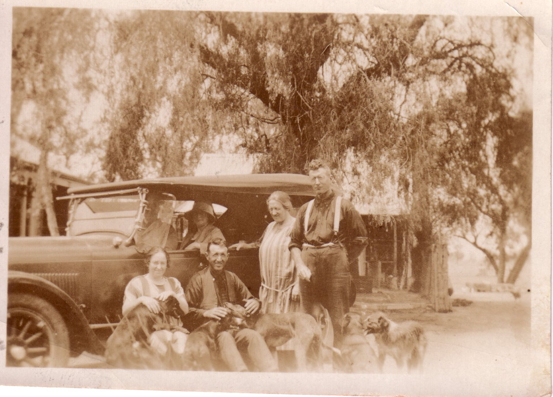 Florence Ellis (nee Bessell), Charles Alfred Ellis, Ellen (Nell) Ellis, and Edgar Ellis.