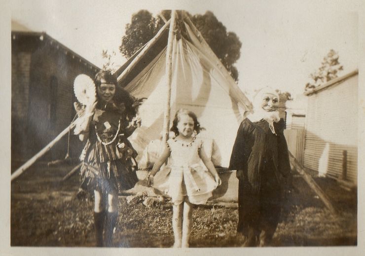 Margaret, Effie and Wally Campbell
